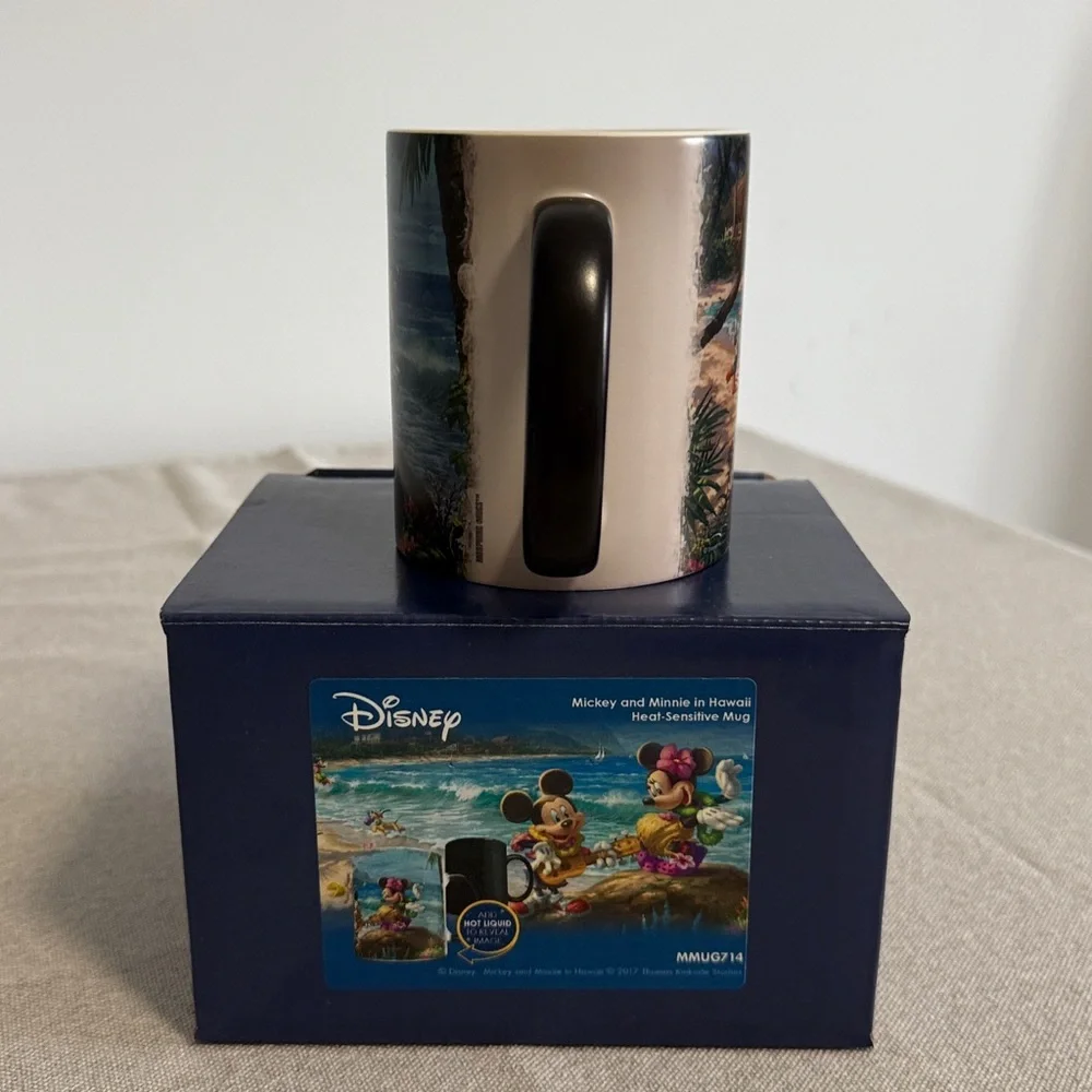 Morphing Mugs Disney Heat Sensitive Mug with Mickey and Minnie In Hawaii. - Picture 7 of 15